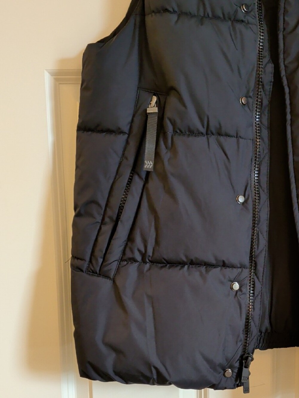 Women's Oversized All in motion Black Quilted Puffer Vest - Picture 3 of 10
